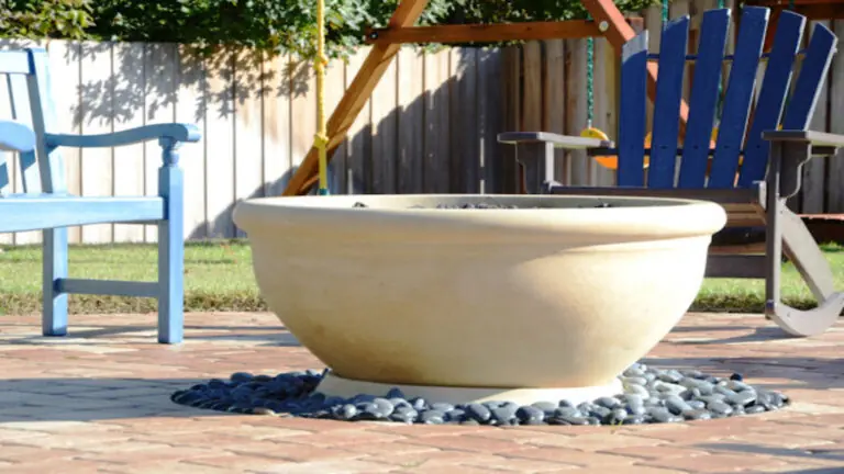 Swimming Pool Enclosure - For for a Kicker an Amelia Outdoors Design