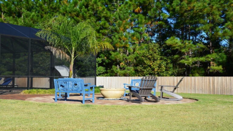 Swimming Pool Enclosure - For for a Kicker an Amelia Outdoors Design