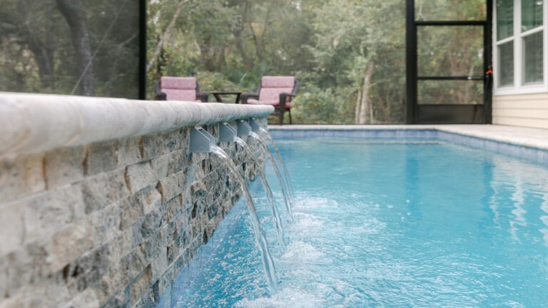 Backyard Pool and Spa - Aqua Oasis designed by Amelia Outdoors