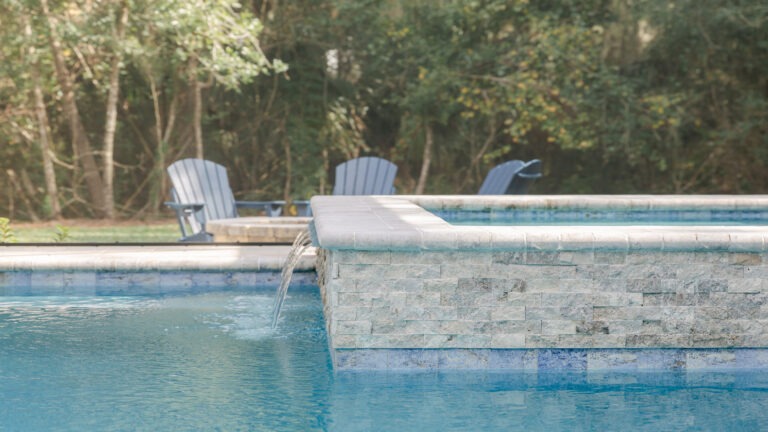 Backyard Pool and Spa - Aqua Oasis designed by Amelia Outdoors