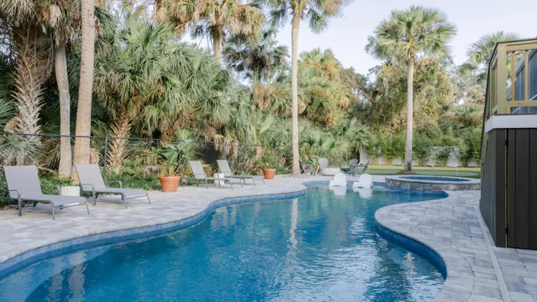 Tropical Design - Palm Paradise an Amelia Outdoors Design