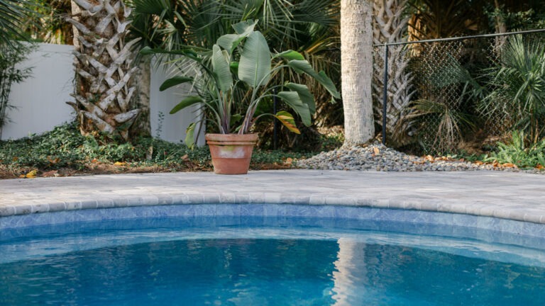 Tropical Design - Palm Paradise an Amelia Outdoors Design