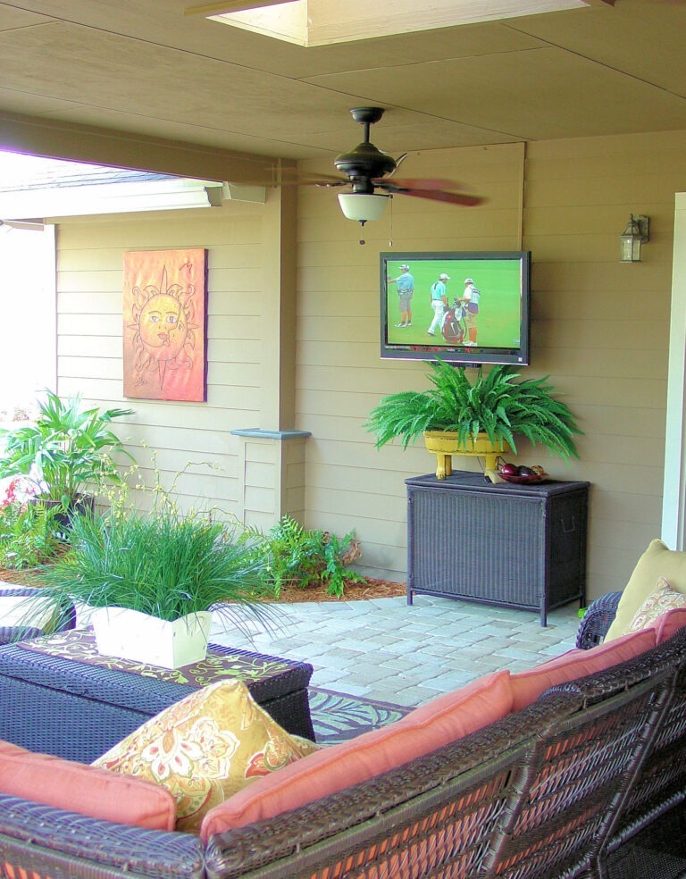 Outdoor Kitchen and Pool - Amelia Outdoors | Coral Cove