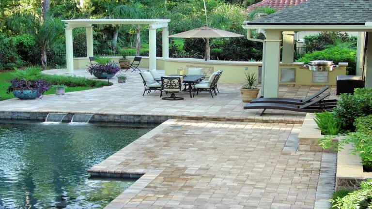 Outdoor Kitchen Design - Nassau Nook an Amelia Outdoors Design.